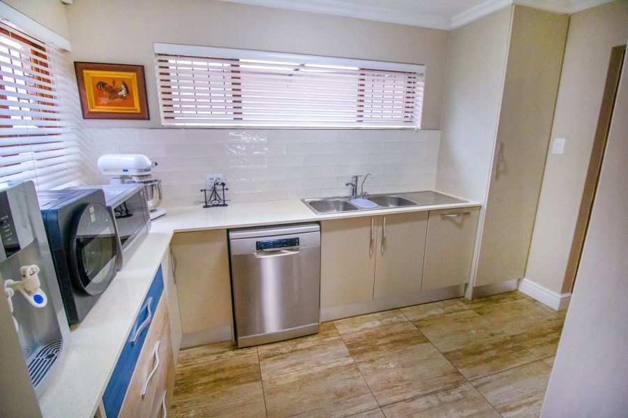 3 Bedroom Property for Sale in Wavecrest Eastern Cape
